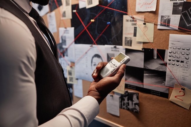 Close up of detective holding voice recorder while standing by evidence board, copy space SSUCv3H4sIAAAAAAAACpxUy27cMAy8F+g/LHyOAL0l51eKHiiJzgrxWgs/UgTB/ntle+Vom/bSmzkcDakR6Y/v306nxsEUffN8+lijHMe+X6Z5hDmmIcP06Y6POAQca+RtFJrWAMQ6whDnNEboa9DB7M8DXDCDw9L3K3zbks00w7xMOFW9MC7GLsfsqBCSw2lO/rVGw4hwmea4qX5ye7i818A1DUGtQFXUw4wvucuHssWSH3t8KoktmU/kVNM8Vdi0uA0r0C7+Xyf3j5/HJV5w8OstDqFHD44WV7eoFfJQKhJ/+lOfaNXf6MW4mik656XrKBHOcCLBdMS2XhMUnAVn0GBHP7X2j1vl84g9wv64d9mGUkRqvCPCKJklrSGtC5pY25oWVQscdPGq8cilY84TUD6TrdIEBLME0AqL3FFLw0FmLOiAtCXaMk+kC45Yj4wwhkpJ33lVk1F2Cp0iTgVKJNeSWNRApPCOSiaFAXaQZeYa7VoiO4FEShTEAUUCtqVBcoNO+s2G3c7m9deM42WbrbsRsISYqll7Sx76lSAqtyBeYYSHc9cx+ji8VEiaz9s+FiWflmEe3+sRa/qUruD69d27XAYLfoZpyvRQ8Hoj8vanS1VnSPP2bnfVJuSVWUMmhMy2U6W5sZxZY5t6kc8x62ztlAaXa58g4Fr0c5qPFdetFlxwWn4VX7Z9I2jGxD8GuxC4+jrKJSerw8fvYM9pvr3A49huxWOoHyKu/Te281oHoIR3NBAZdJ4B03GinWF5UI2XtsuDcPsNAAD//wMAtf6bQWQFAAA=